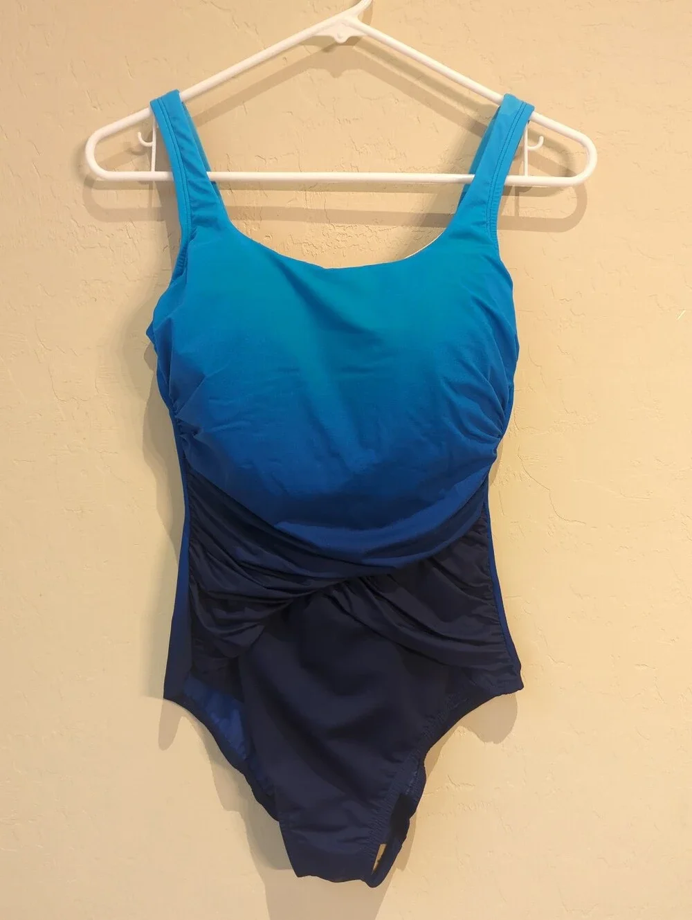 Lands End Woman Sz 8D Ombre One Piece Rushed Waist Swim Suit